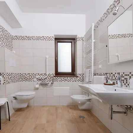 Мини-отель La Dimora Di Federico 2*